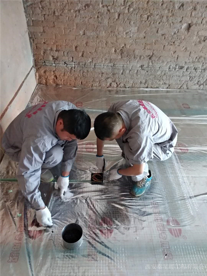 智能電地暖鋼絲網鋪設